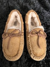 Ugg Slippers Kids Size 2 Dakota Moccasin Beige Sheepskin Fur Lined