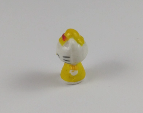 Squinkies Hello Kitty Series 1 Mystery Blind Bag Mary Mama Yellow Dress Figure - Picture 4 of 6