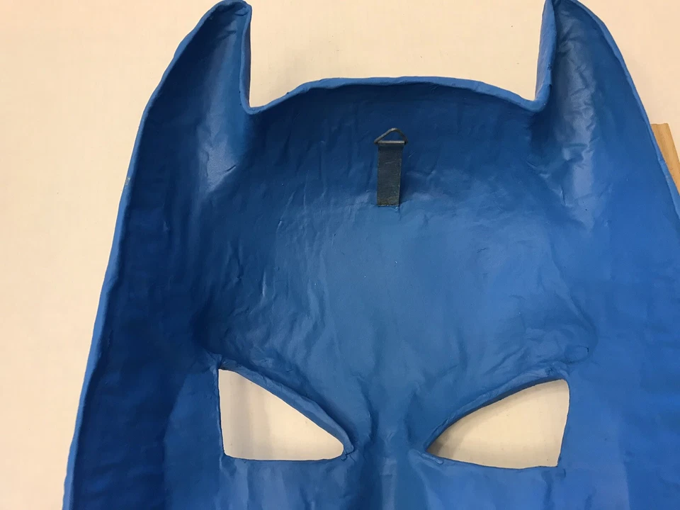 Máscara de pared Pottery Barn Kids DC Comics Batman capucha/máscara 16"" de alto" Foto 4 de 4