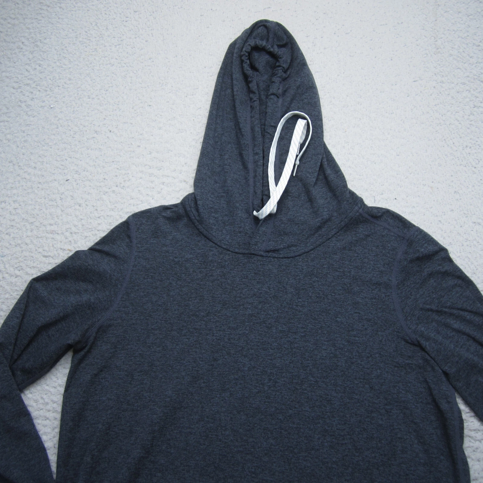vuori halo essential performance travel hoodie