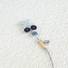 2 x HO Scale Railroad Crossing Signals 2mm LED made + Circuit board flasher #SL2