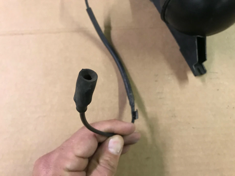 Válvula de retención Ford Mustang 87-93 depósito de bola de vacío con manguera bote emisiones Foto 2 de 4