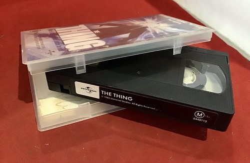 The Thing Kurt Russell VHS Retro Vintage Video Cassette (Lot 2101) - Photo 2/4