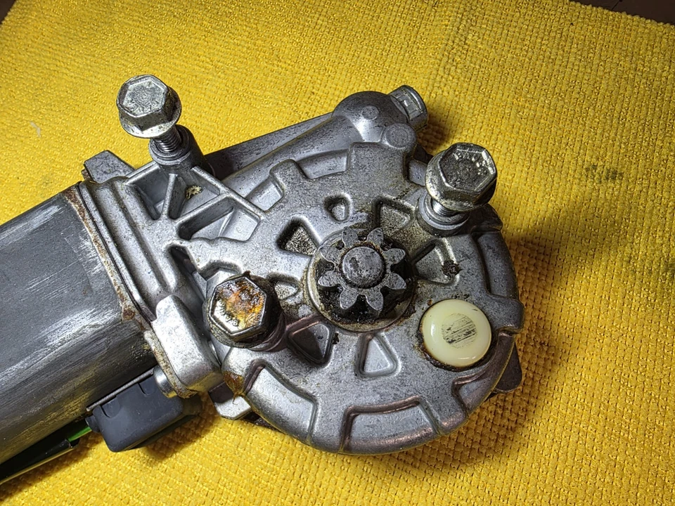 Правый стеклоподъемник Mercedes-Benz 0130821016 (204) 380sl 450sl 380 Sl - Изображение 2 из 4