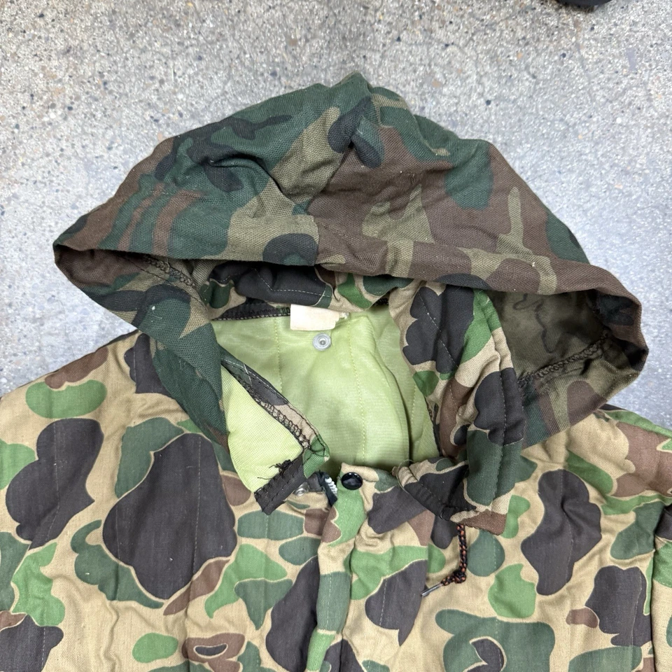 Mono de Caza De Colección Pato Camuflaje Piel de Rana Aislado con Capucha Hombre’s Grande 60s 70s Foto 2 de 4