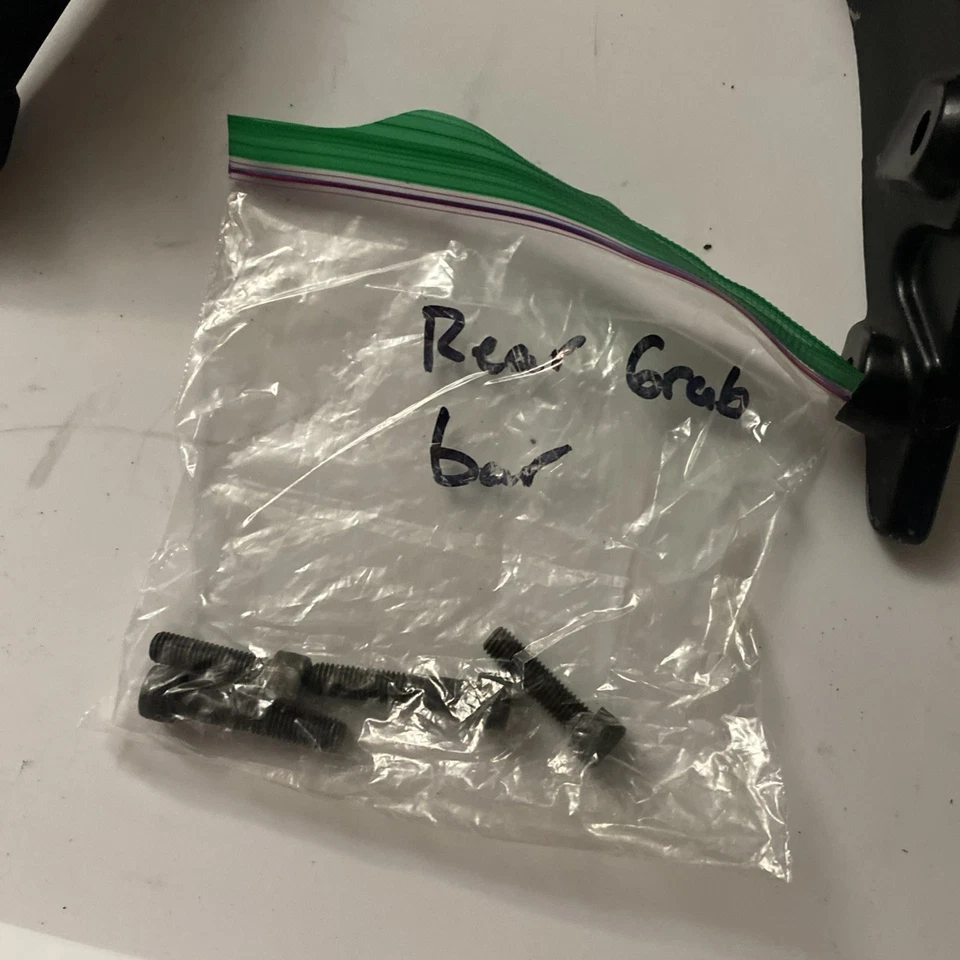 Barra de agarre trasera Suzuki Katana 750 1992 OEM usada buen estado Foto 4 de 4