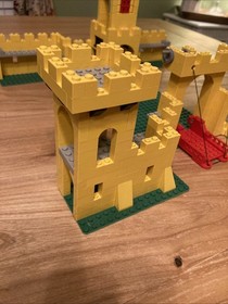 LEGO Castle 375 / 6075 Vintage 1980s Nearly Complete Plus Few Minifigures