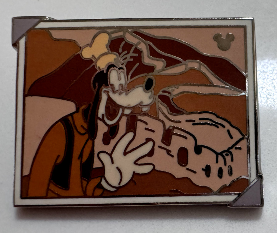 Disney 2009 Goofy in China World Snapshots Disneyland Pin