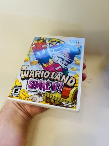 Wario Land: Shake It (Nintendo Wii, 2008) NEW! Crisp Y SEAL! Fantastic Condition - Picture 10 of 15