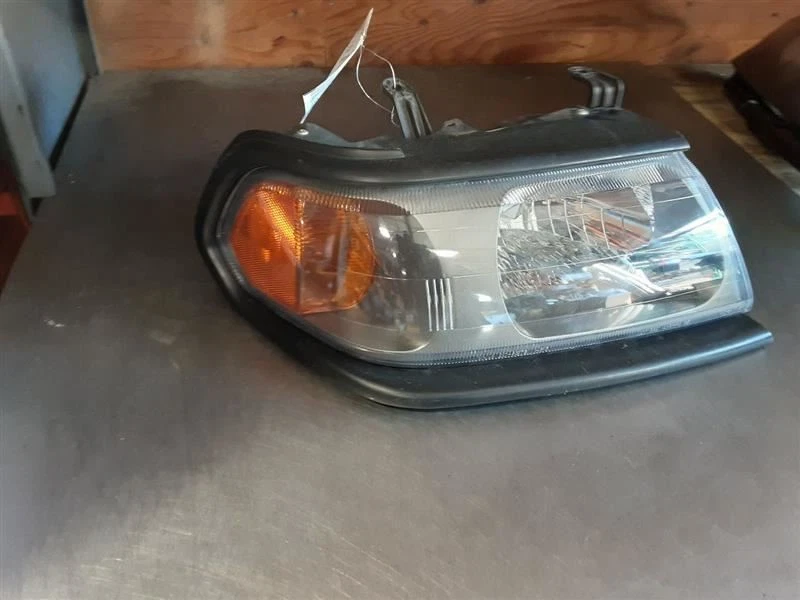 Bisel de faros de pasajero color para 00-04 MONTERO SPORT 244132 Foto 2 de 4