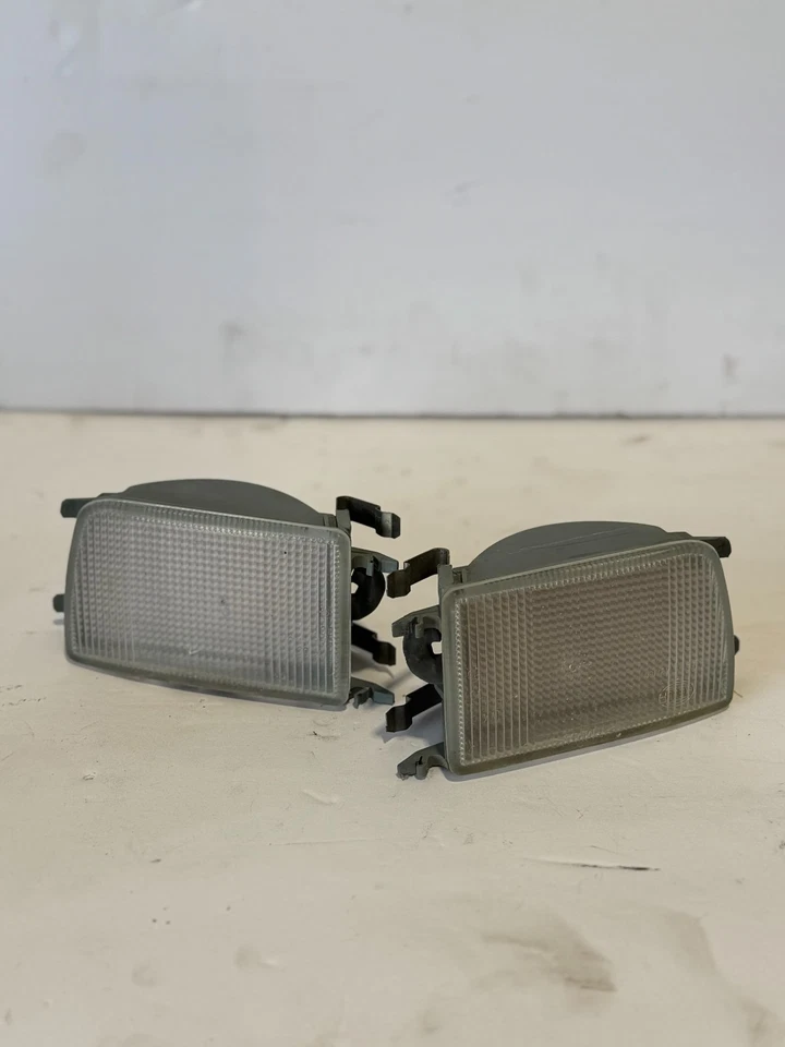 1993-1998 VW JETTA SEDAN FRONT CORNER SIDE TURN SIGNAL MARKER LIGHT PAIR SET - Image 3 of 4