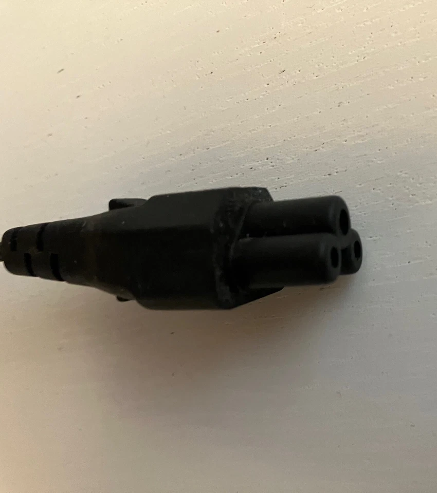 APC PNOTEPRO3 Mobiler Überspannungsschutz - Perfekt für Reisen im globalen Süden - Bild 3 von 4