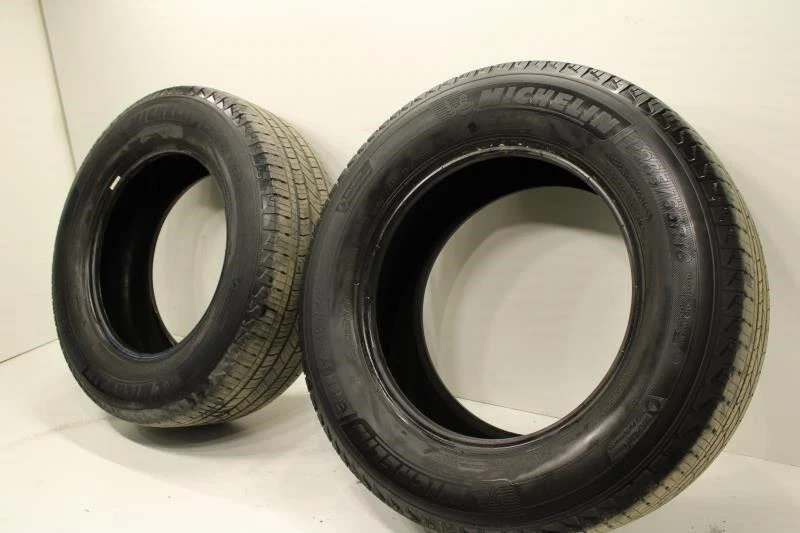 2019 Chevrolet Silverado 1500 Tire Michelin Energy Saver A/S 265/65R18 112T Pair - Image 3 of 4