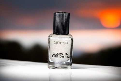 Catrice Effect Nagellack Top Coat Farbe 020 All Nighter Leuchtet bei Nacht 💞 - Bild 16 von 23