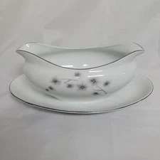 Creative Fine China Platinum Starburst #1014 Gravy Boat With Attached Underplate