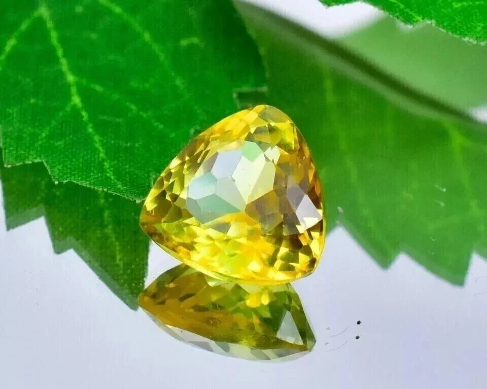 Piedra preciosa natural certificada Ceilán suelta de 16-17 quilates corte trillón de zafiro amarillo Foto 2 de 4