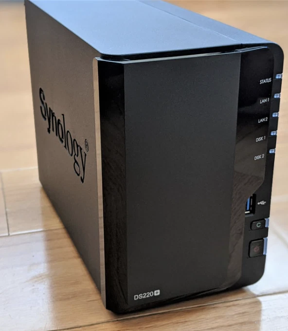 Synology DiskStation DS220+ 2-Bay NAS 8GB RAM 2 Seagate IronWolf