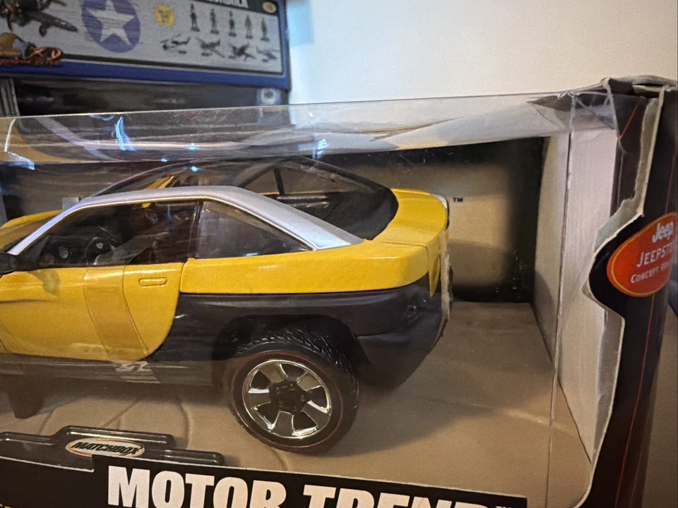 Matchbox Collectibles Motor Trend 1/18 Jeep Jeepster Yellow MIB New - Image 4 of 4