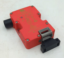 STI 44519-1090 TL8012 series safety interlock switch Used Tested