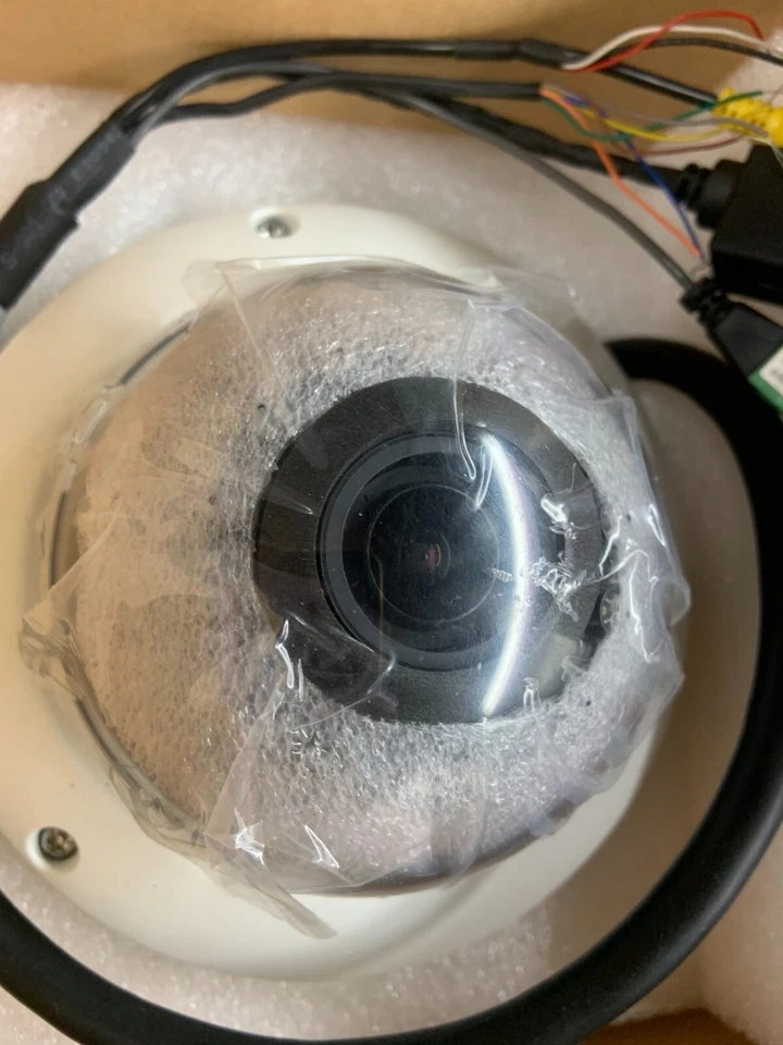 CNB Digital Color IP Network Camera (IVC5055VR EU1) + Accessories - Image 2 of 4