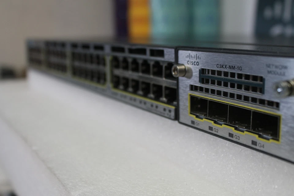 Cisco Catalyst WS-C3750X-48P-E con C3KX-NM-1G - Conmutador Gigabit Poe DOBLE ALIMENTACIÓN  Foto 4 de 4