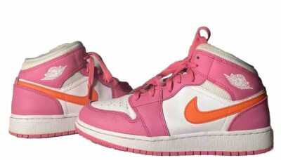 JORDAN Grade-School Air 1 Mid DQ8423 602 - Shiekh Nike Kids Pink and Orange High-Top Sneakers display picture 1