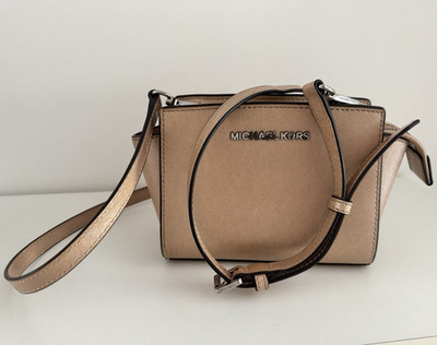 Michael Kors Selma Mini Messenger Bag Pale Gold Umhängetasche