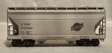 Athearn HO Scale Chicago & North Western 2 Bay Covered Hopper CNW 175299 Kadee
