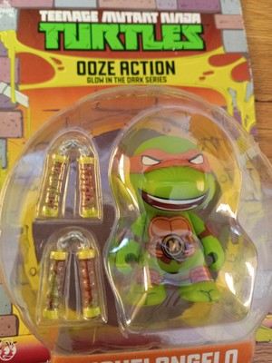 Teenage Mutant Ninja Turtles Ooze Action - Figura The Shredder 8 Cm Che Brilla Al Buio