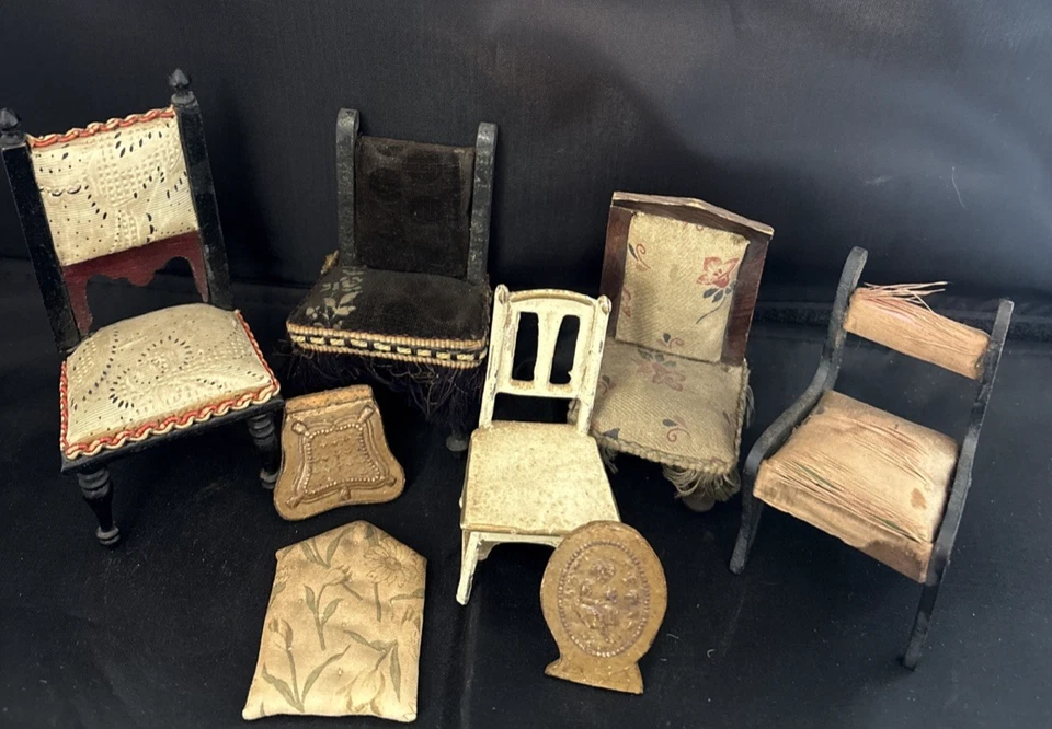 Лот антикварных немецких деревянных и тканевых стульев бидермейер + миниатюра кукольного домика - Изображение 2 из 4