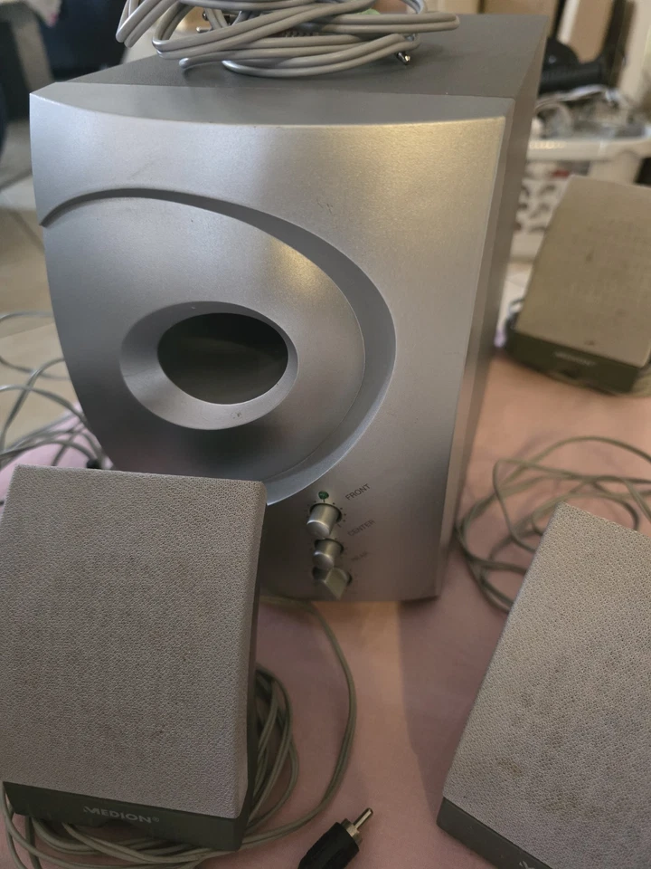 Medion MD 9682 5.1  Kanal Lautsprecher System Silbergrau - Bild 2 von 4