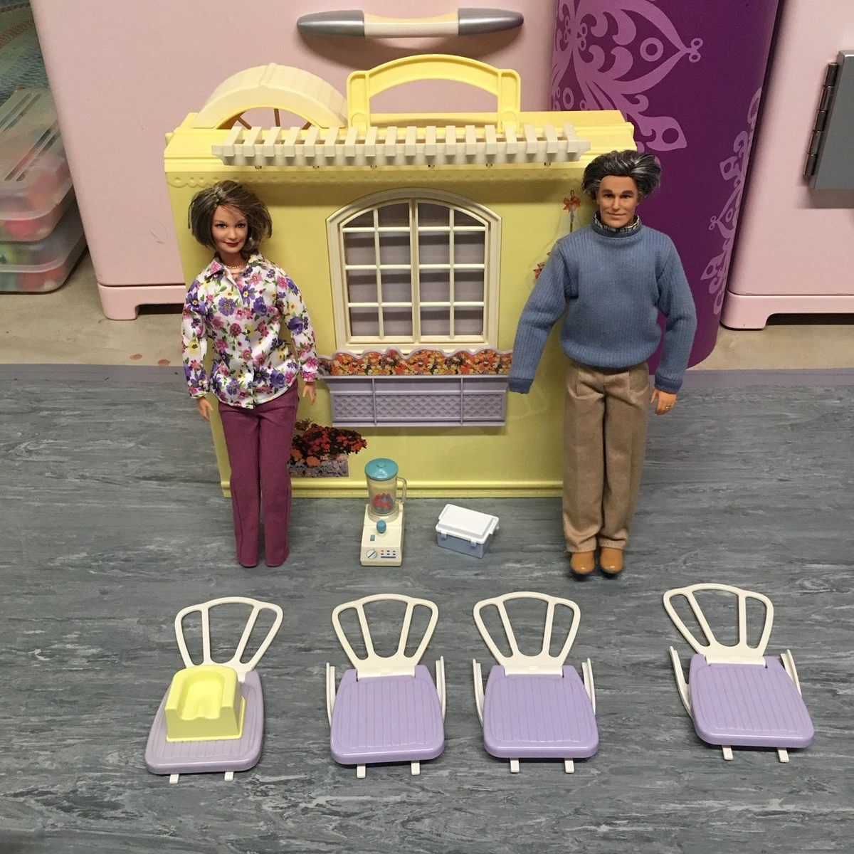 Barbie Loving Family Grandparents House — playset with dolls