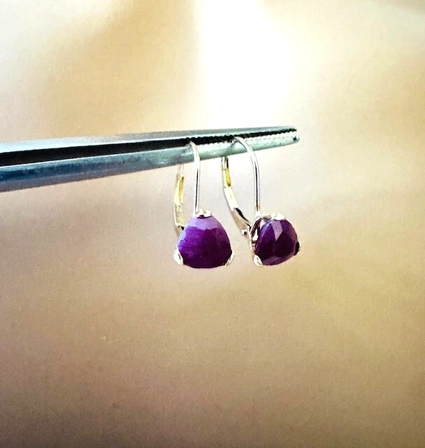 Pendientes Estate de rubí opaco de oro amarillo de 14K Foto 2 de 4