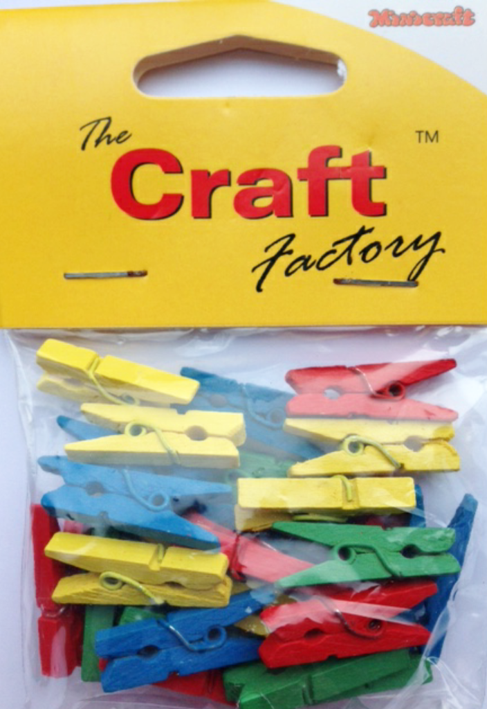 NEW PACK OF 25 MINI WOODEN COLOURED CLOTHES PEGS CLOTHESPEGS EMBELLISHMENTS