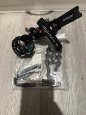 Axcel Landslide Bow Sight with Mathews Carbon Bridge Lock 0.10 In. Right Hand