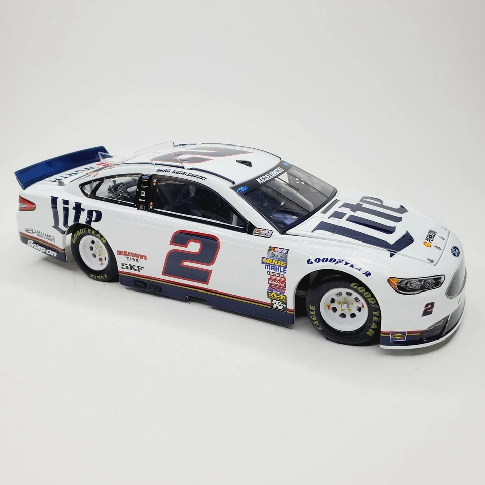 Coche modelo fundido a presión Lionel NASCAR Brad Keselowski #2 Ford Fusion 1/24 EXCELENTE Foto 2 de 4