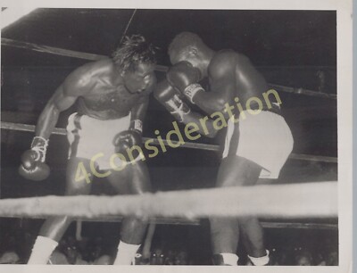 VINTAGE BOXING ACTION Photograph Isaac Logart vs Wilbur Wilson 1956 N4S