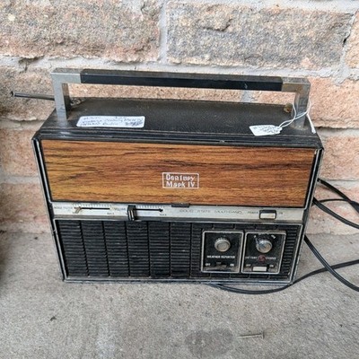 Century Mark IV Solid State Multi-Band Radio Weather Reporter Battery Indicator