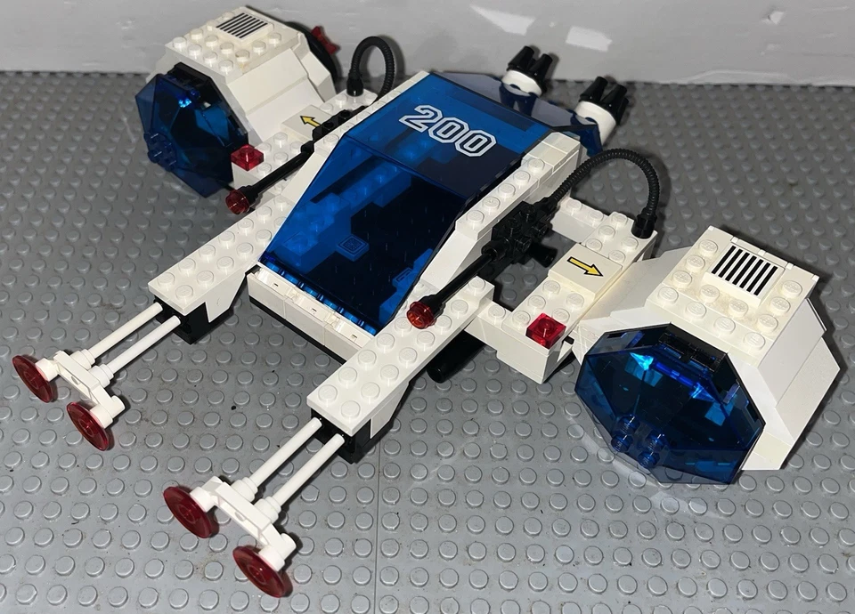 Lego 6932 Classic Space Futuron Stardefender "200" Complete Set Vintage Manual - Image 4 of 4