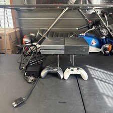 Microsoft Xbox One Halo 5 Guardians Edition Gaming Console Tested 2 Controllers