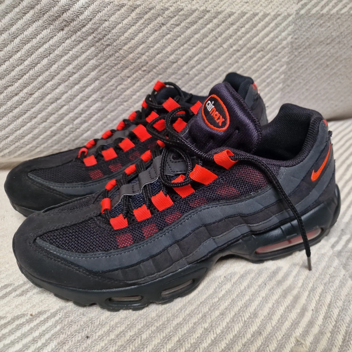 Preços baixos em Nike Air Max 95 Black Laser Crimson | eBay
