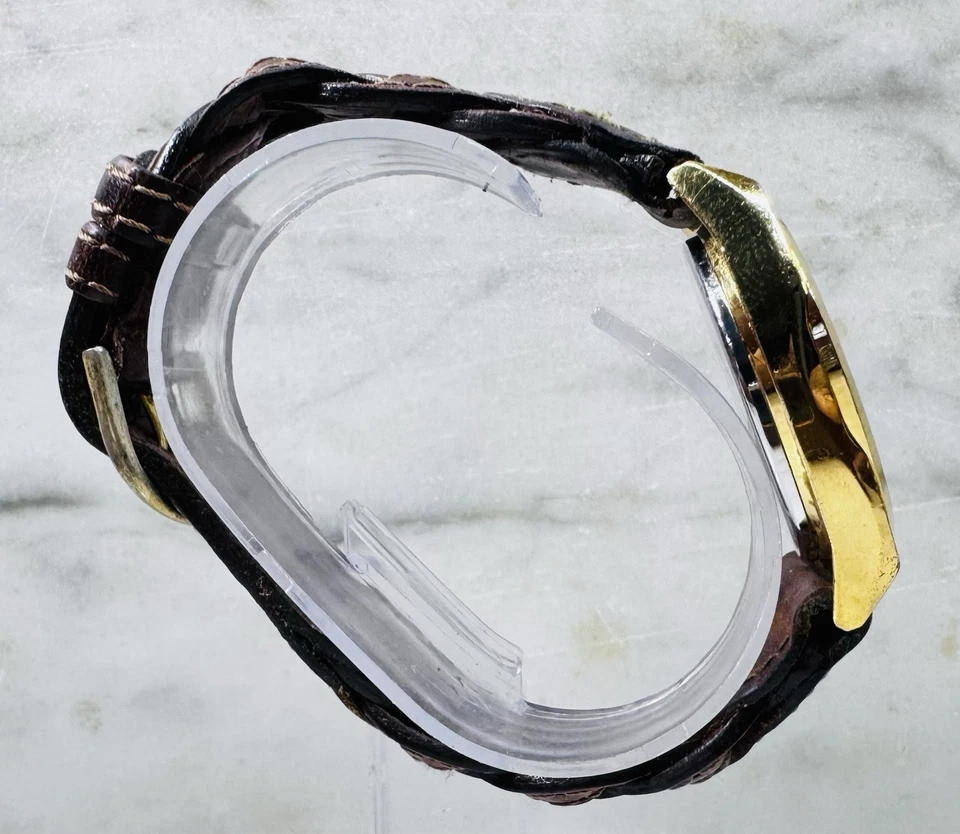 Reloj Hombre Armitron Cuarzo Vintage Tono Dorado Día Fecha Vestido Funcionamiento Batería Nueva Foto 2 de 4