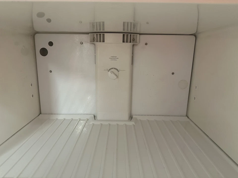 Frigidaire Refrigerator.  Top freezer bottom refrigerator - Image 4 of 4