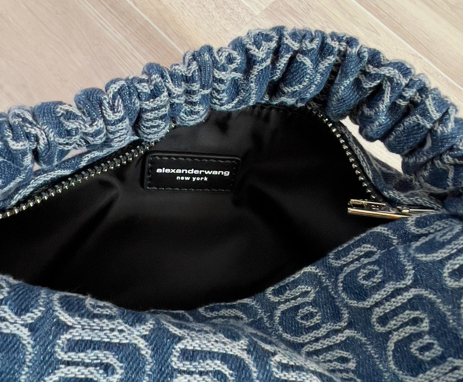 Borsa piccola Alexander Wang Scrunchie in denim jacquard