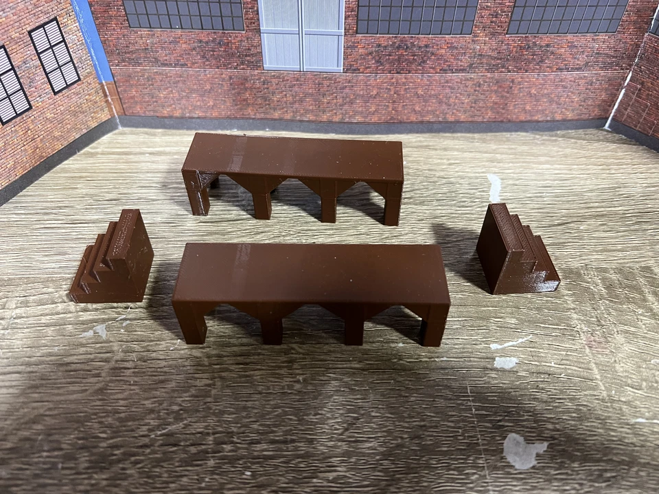 O Scale Loading Dock for Cargo Loading - Two 3.5 inch x 1 Inch Sections w/ Steps - Image 2 of 4