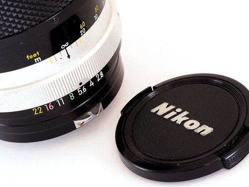 NIKON NIKKOR 135mm f2.8 - 1971 **EXCELLENT EXAMPLE IN BUBBLE KEEPER!** - Picture 10 of 12