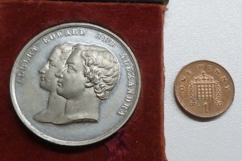 Albert Edward (Edward VII) & Alexandra Royal Wedding 1863 WM42 Medallion boxed - Picture 7 of 7