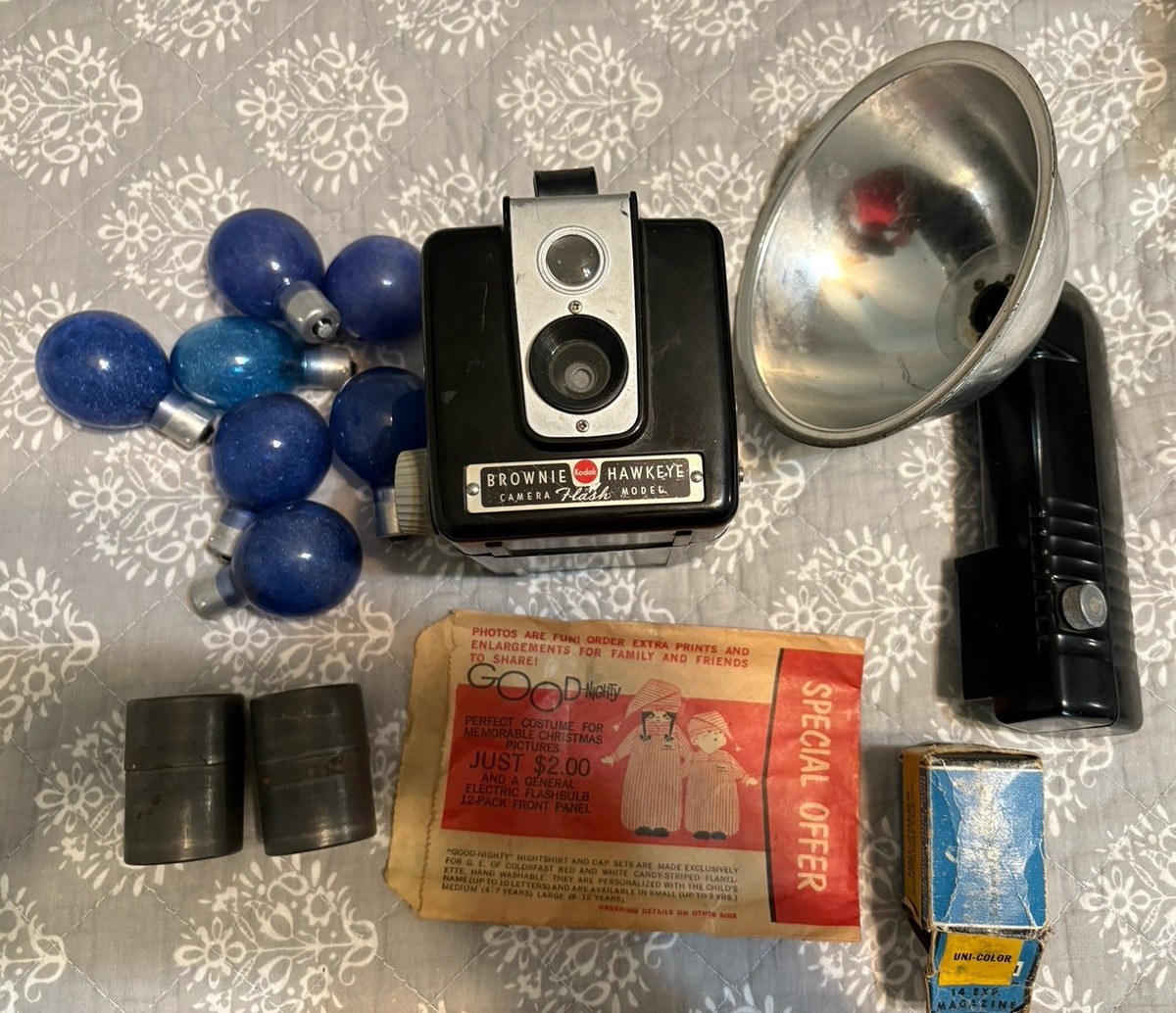 KODAK Brownie Hawkeye Camera Vintage 1950s 620 With Flash Bulbs Film  Accessories