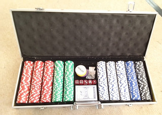 500 Piece Texas Holdem Poker Set In Case 1 Deck Coloured Dice And Chips