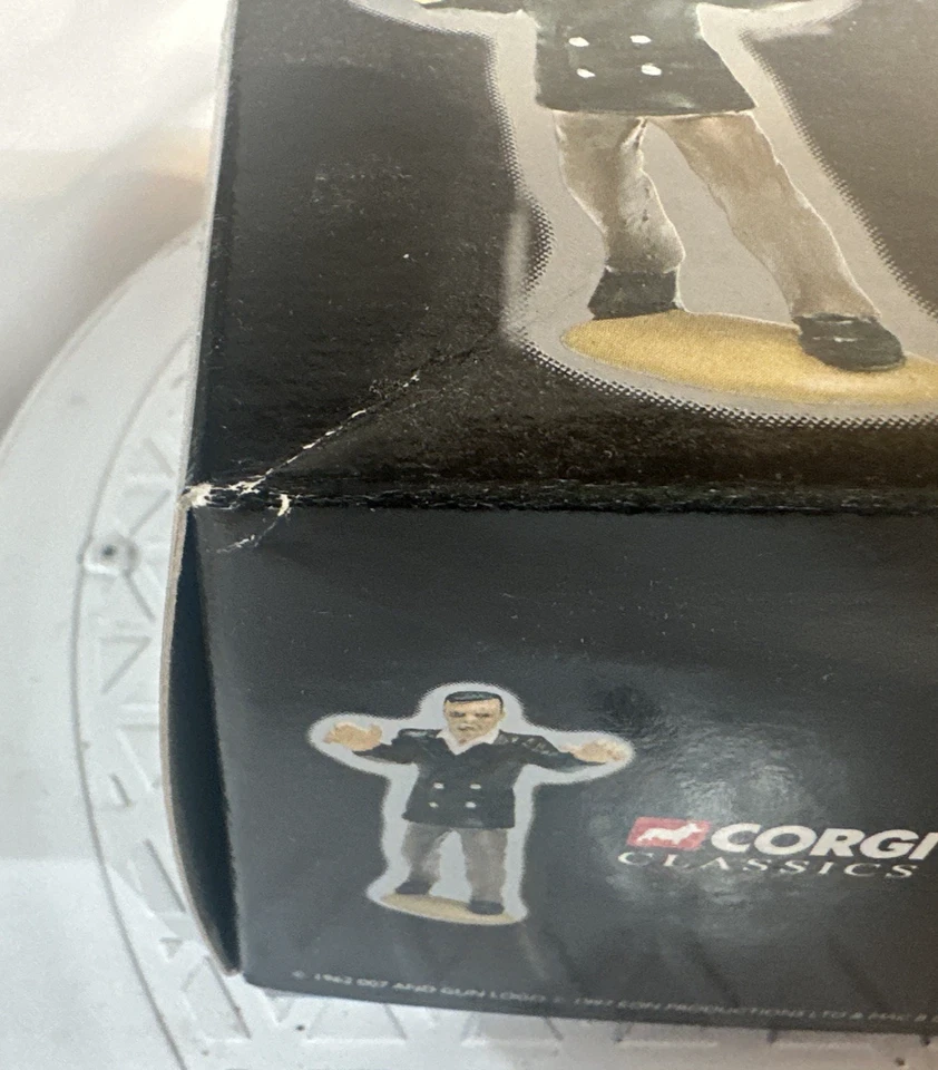 Juego de figuras Corgi Classics James Bond Collection 007 Lotus Esprit & Jaws (50C) Foto 4 de 4